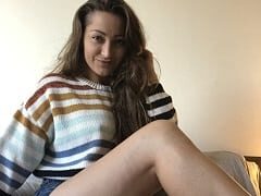 Dani Daniels Delicia de Atriz Pornô da Gringa Ficou de Quatro no Sofá Rebolando a Bunda e Mostrando a Xereca