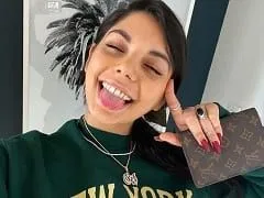 Gina Valentina a Ninfeta Brasileira do Pornô Gringo Fez um Sex Tape Com Seu Ficante Levando Muita Rola e Gozada Dentro da Buceta