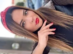 Geisy Arruda Empresária e Youtuber Teve um Dia de Camgirl se Exibindo Com as Tetas de Fora e Fantasia de Policial