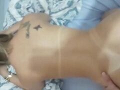 Loira Perfeita Empinou o Rabão Pro Cara Meter de Quatro na Vadia Enquanto Gravava um Vídeo Pornô – Caiu na Net