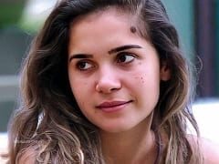 BBB20: Gizelly Bicalho Gostosa Advogada Pagou Peitinho de Novo ao Ajeitar a Blusa e a Galera Gravou a Cena