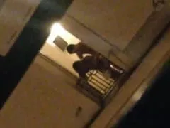 Casal Foi Flagrado Dando Uma Trepada na Sacada do Prédio e a Galera Não Perdoou e Filmou Pra Colocar na Net – Caiu na Net