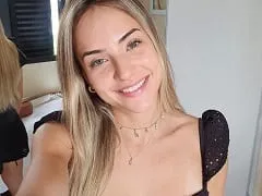 BBB20: Gabi Martins loira cantora maravilhosa demais pagou peitinho pela primeira vez dentro da casa