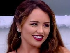 BBB20: Rafaella Kalimann maravilhosa estava trocando de roupa no quarto e ficou de calcinha fio dental exibindo sua bunda deliciosa