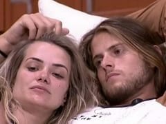 BBB20: Daniel foi pra debaixo do edredom com a Marcela e disse que não ia conseguir transar, dando aquela famosa broxada