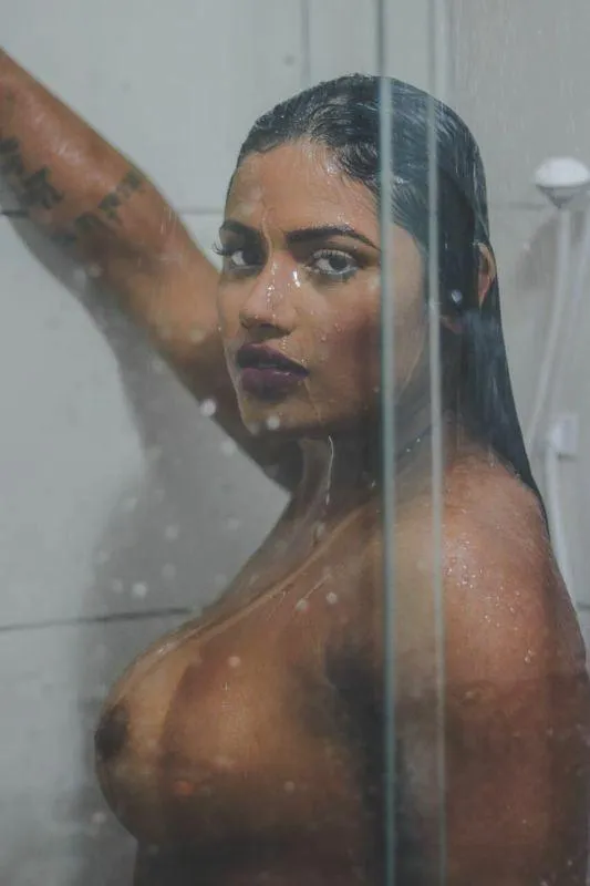 Letícia Morena Cavala Tatuada Deliciosa Demais Em Fotos Picantes