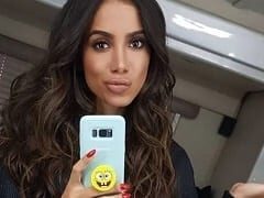 Anitta na quarentena fez uma live malhando de biquíni mostrando seu corpão com marquinha e fazendo movimentos sexys