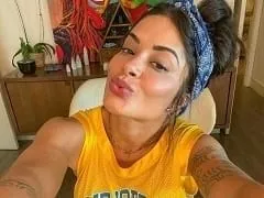 Aline Riscado morena gostosa demais garota propaganda da cerveja Itaipava se exibindo rebolando na quarentena