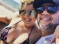 Cassiana Costa esposa safadinha demais em várias cenas picantes aparecendo peladinha e fodendo com amantes na frente do corno