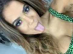 Anitta celebridade deliciosa demais ficou exibindo sua marquinha abaixando as calças e mostrou sequência de rebolado