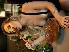 Loira maravilhosa demais em fotos picantes nessa Páscoa 2020 se exibindo peladinha toda suja de chocolate pelo corpo