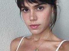 Carla Salle atriz global de 28 aninhos em cena super quente de sexo na série “Os dias eram assim” mostrando os peitos