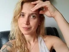 Mel Lisboa atriz gata e gostosa apareceu em cena de série mostrando que ainda tá com tudo em cima e esbanjando sensualidade