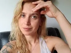 Mel Lisboa atriz gata e gostosa apareceu em cena de série mostrando que ainda tá com tudo em cima e esbanjando sensualidade
