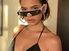 Bruna Marquezine deliciosa peladinha no filme “Vou nadar até você” e em fotos onde seu peito ficou em evidência total