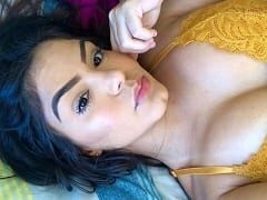 Kellyta morena muito gata e exibida fez uma live picante de calcinha mostrando seu rabetão e sensualizando