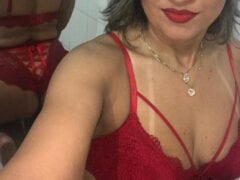 Janine coroa deliciosa demais de peitos grandes se exibindo peladinha em fotos caseiras que pararam na net