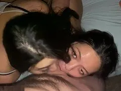 Duas irmãs taradas fazendo ménage com amigo