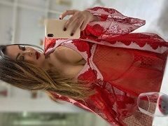 Geisy Arruda gostosa peladinha em fotos e se exibindo de short cravado em vídeo