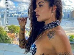 Aline Riscado modelo perfeita pagou peitinho em stories do Instagram