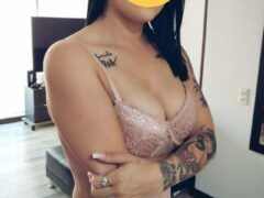 Namorada tatuada gostosinha em fotos picantes de putaria