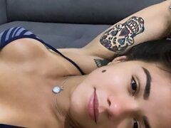 Cláudia Gadelha lutadora do UFC pagou peitinho em stories do Instagram