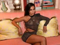 Anitta mostrou os peitos em festa de lançamento do seu single “Girl from Rio” em Miami Beach