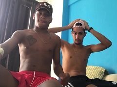 Mulato novinho mamou a rola do seu jovem amigo