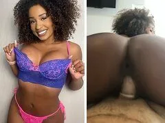 Kelly mulata rabuda deliciosa dando uma cavalgada gostosa na rola