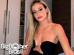 BBB23: Bruna Griphao estava pelada embaixo do edredom e pagou peitinho