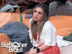 BBB23 Médica Amanda Meirelles pelada pagando peitinho mais uma vez