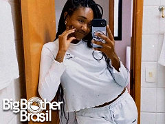 BBB23: Sarah Aline pagou peitinho durante o banho