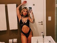 Bruna Hollinger Onlyfans exibindo a bucetinha com lingerie bem safada