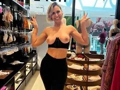 Lilika Teixeira nua milf safada se exibindo de forma bem sexy