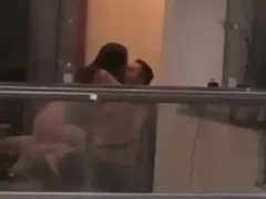 Putinha safada foi flagrada por vizinhos fodendo de janela aberta