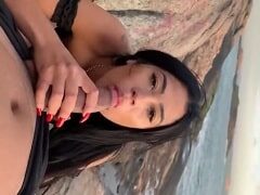 Alicya Ribeiro transando em uma praia ao ar livre depois de mamar o amigo