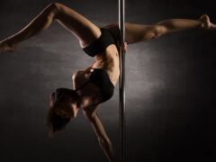 A ninfeta no Pole Dance – Conto Erótico