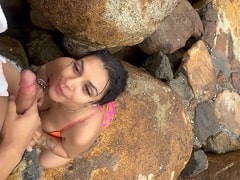 Mandy Lia mamando e fodendo com amiguinho em uma praia