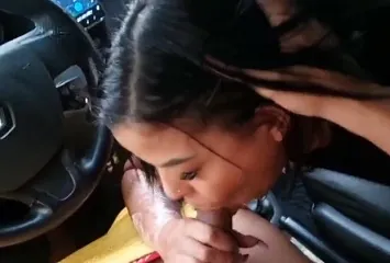 Gostosinha do Maranhão pagando um boquete para o uber dotado