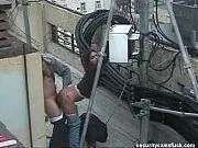 Flagra pornô com um casal safado metendo no telhado do prédio