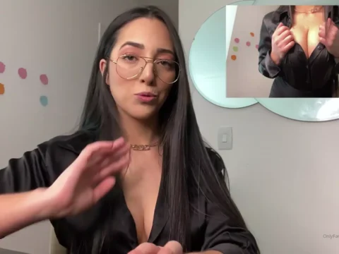 Gostosa do Paraná sensualizando e mostrando a sua bucetinha molhada