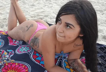 Novinha safada de São paulo provocando o pescador na praia afim de conseguir sexo