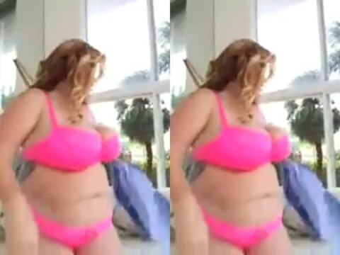 Gordinha safada rebolando no pau de dois machos ao mesmo tempo