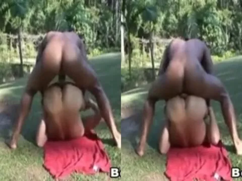 Jovem gay gozando forte depois de uma foda quente