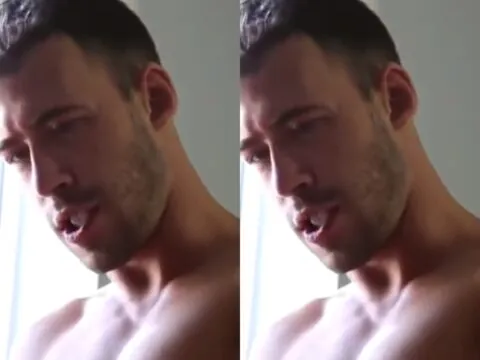 Novinho passivo arregaçando o cu para o amigo de pau duro