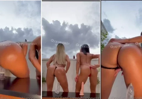 Putinhas sapecas do onlyfans mostrando a bundinha e os peitos