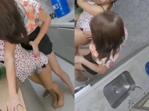 Casada safada transando com amiga trans na cozinha até gozar