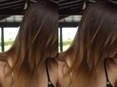 Novinha rabuda gemendo forte enquanto é comida por trás