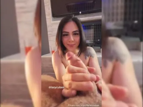 Novinha safada chupando rola com tesão até ganhar gozada na boca