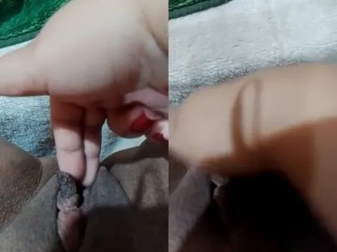 Novinha safada tocando uma siririca bem gostosa até gozar